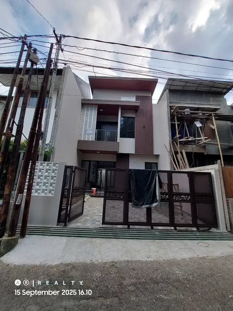 Rumah Baru Murah Meriah Lok Juara Depan Taman di Cigadung Dago Bandung