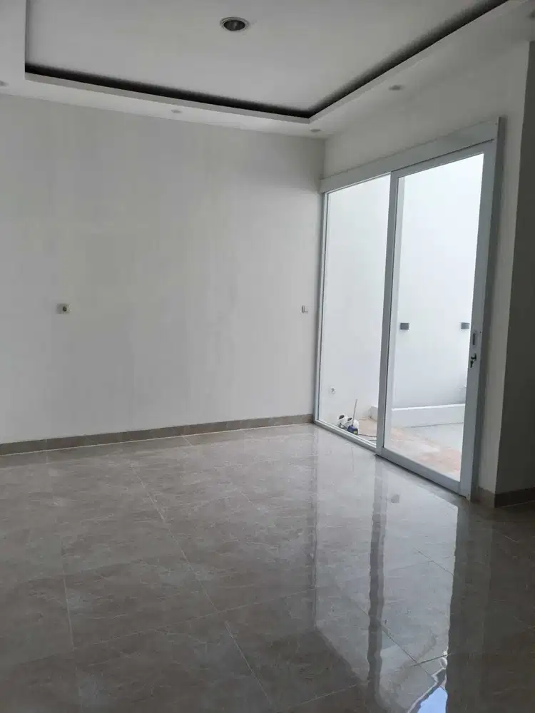 Dijual Rumah Cluster Thames Siap huni bagus depan Taman di JGC JakTim