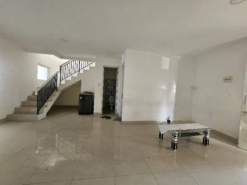 Dijual Rumah Strategis di Modernland