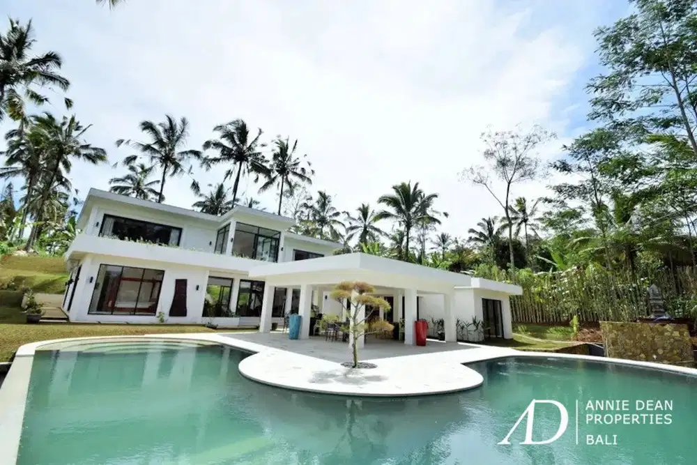 FREEHOLD MODERN HILLSIDE VILLA OVERLOOKING TO THE NATURE