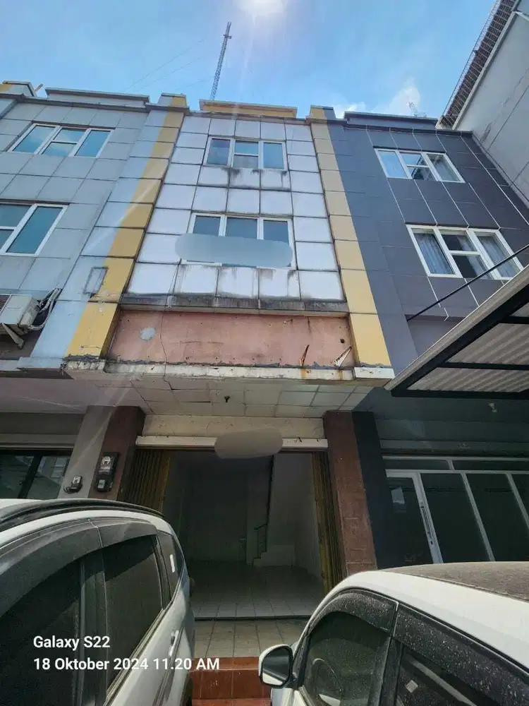 Ruko di Golden Boulevard BSD Harga Termurah Kondisi Bagus