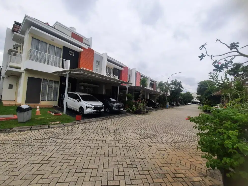 Dijual Rumah bagus 3 lantai Green Lake  di Hoek Cluster Amerika GLC