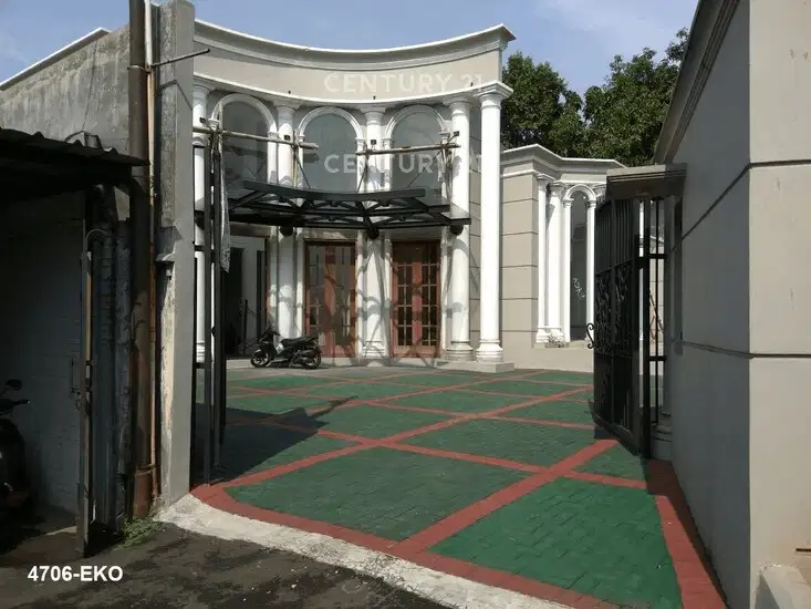 Dijual Rumah Bagus Strategis Ada Kolam Renang Di Jatinegara