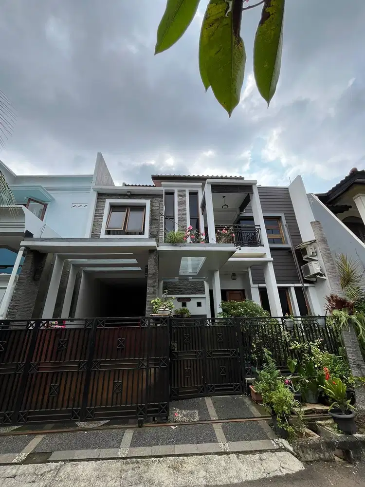 DIJUAL RUMAH MURAH DI KOMPLEK MEWAH  daerah Tanjung Barat, Jakarta Sel