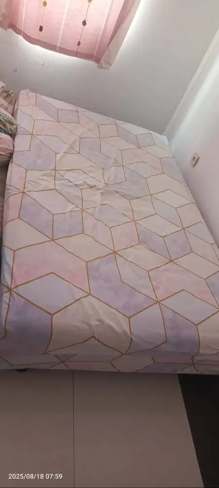 Sprei bekas dan bersih ukuran 120x200x30 bahan katun CVC