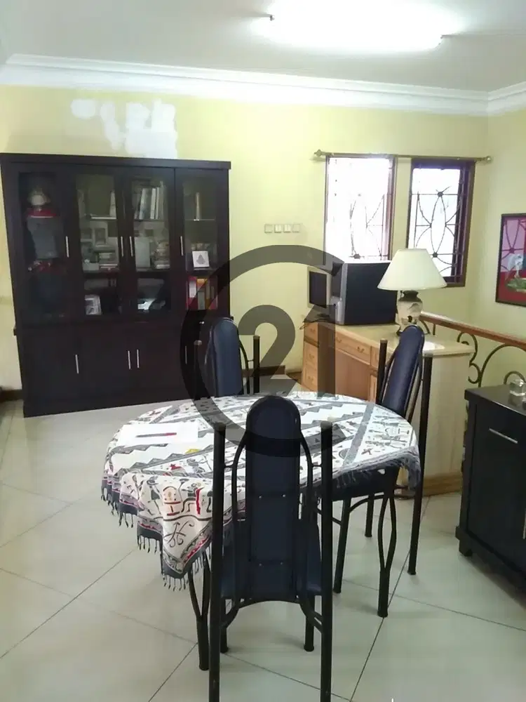 Dijual  Rumah Besar  Di Villa Cinere Mas