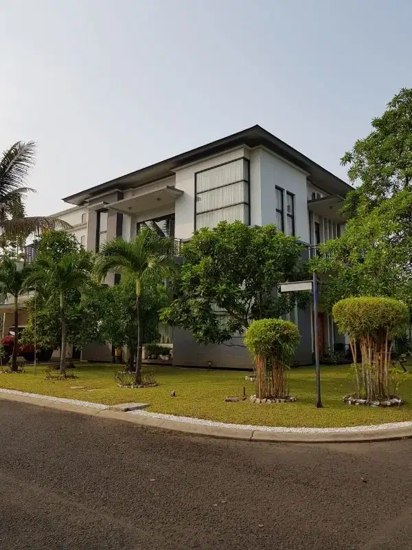 RUMAH MEWAH DI ALAM SUTERA DI KELILINGI MALL DAN FASILITAS NYA