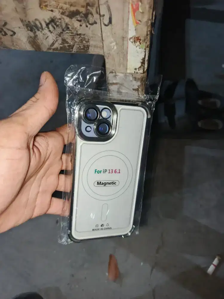 casing iphone 13 basic