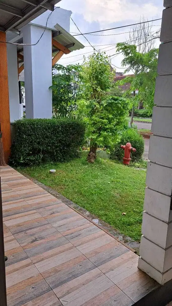 Rumah Bagus semi furniture di perum Medow Green Lippo Cikarang