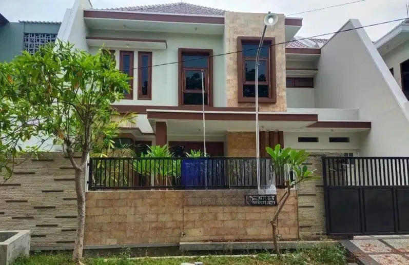 Dijual Rumah Mewah di Manyar Tirtoyoso Harga 4.2 M