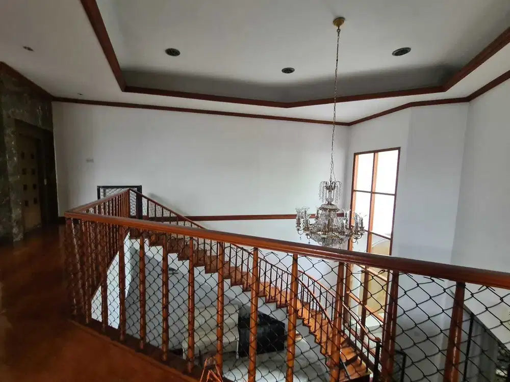 Dijual Rumah Menteng Jalan Purwakarta Design Classic Kayu Jati