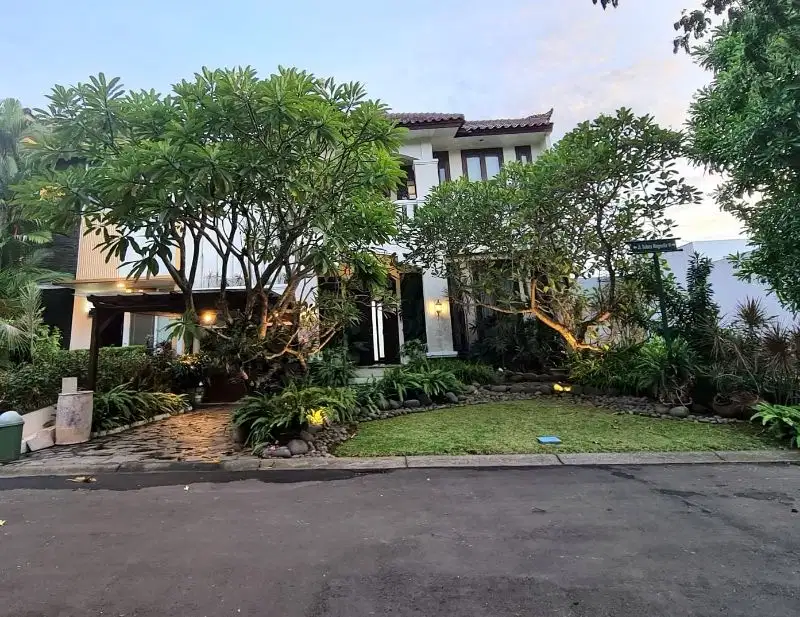 RUMAH MEWAH SUDAH FURNISH ADA KOLAM RENANG DI MAGNOLIA ALAM SUTERA