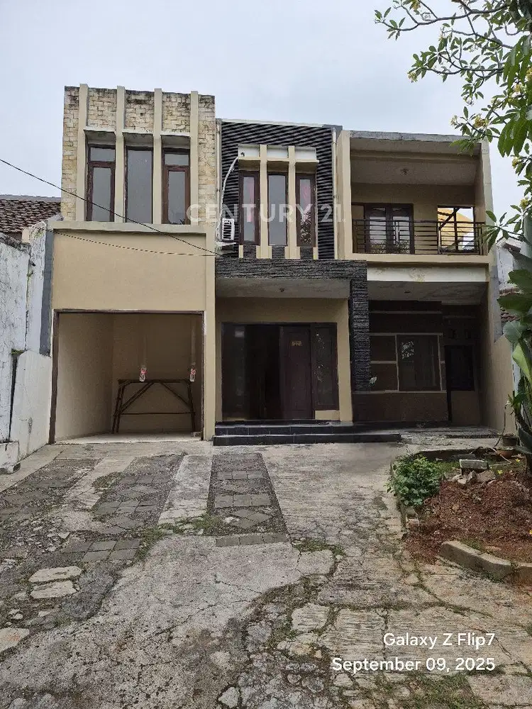 Rumah Asri & Nyaman Di Taman Lembah Hijau Lippo Cikarang