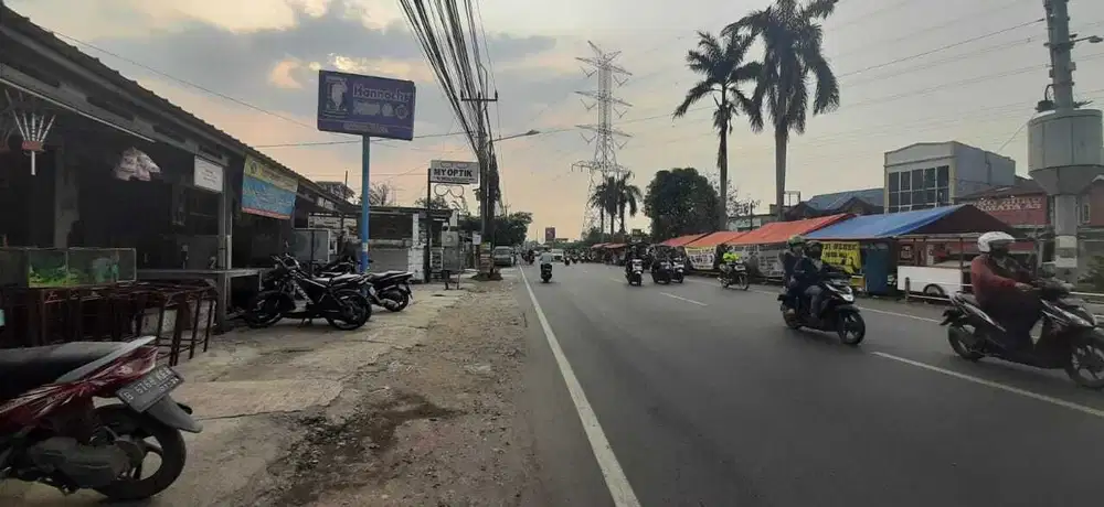 Rumah Luas Kawasan Komersial Kota Bekasi Dekat Sumarecon