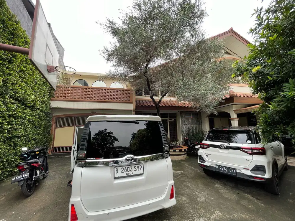 Rumah Asri di Kemanggisan dekat Binus