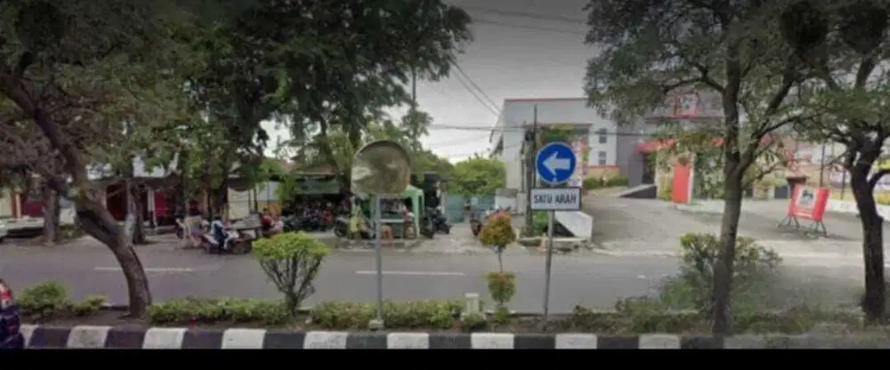 JUAL RUMAH HITUNG TANAH AREA KOMERSIL JL MENUR SURABAYA