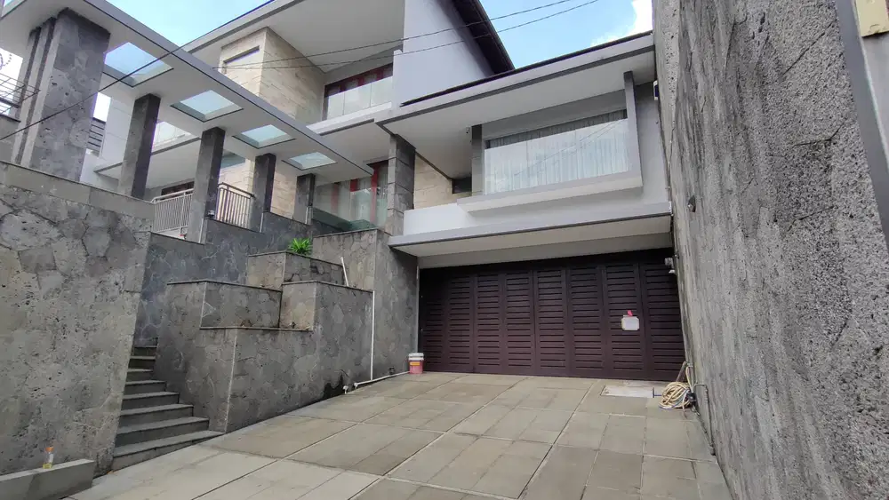 Dijual Rumah Lux di Bandung Utara Siap Huni, Setrasari Raya