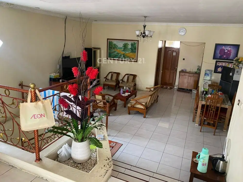 Rumah 6 Kamar Terawat Lokasi Dekat Alun Alun Cimahi Jual Cepat