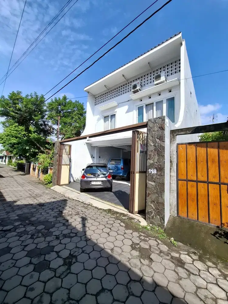 Rumah 2 Lantai Lokasi Strategis dekat Kawasan Bisnis Jalan Godean