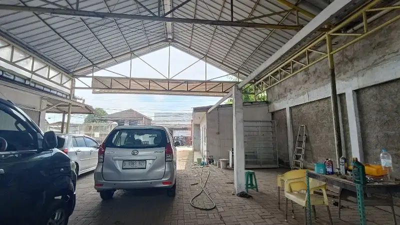 Di jual.tanah ada bangunan nya di jl.raya legok Tangerang
