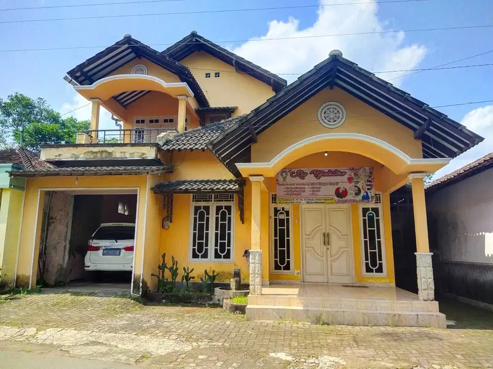 Dijual rumah 2 lantai di triharjo sleman