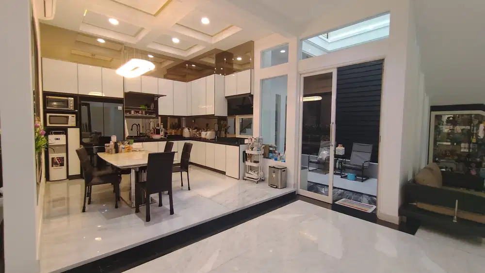 Artha Gading Villa hadap timur 300m²