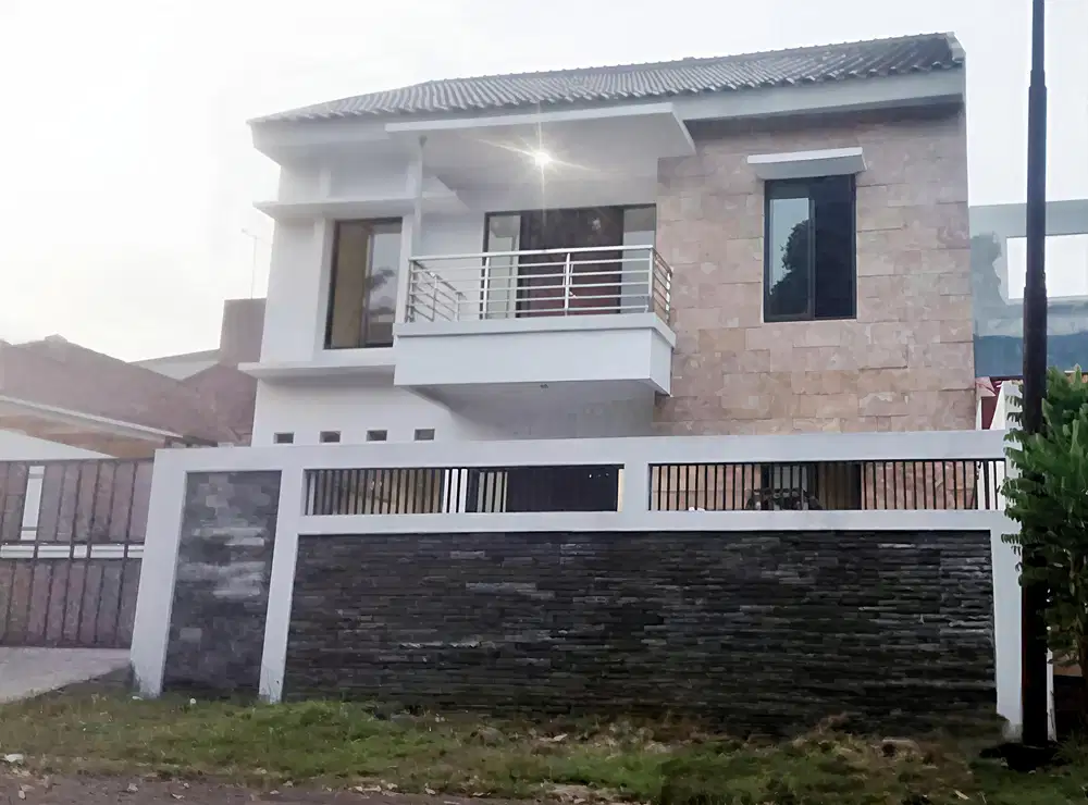 RUMAH KENCANA LOKA BSD MURAH BANGUNAN 2 LANTAI