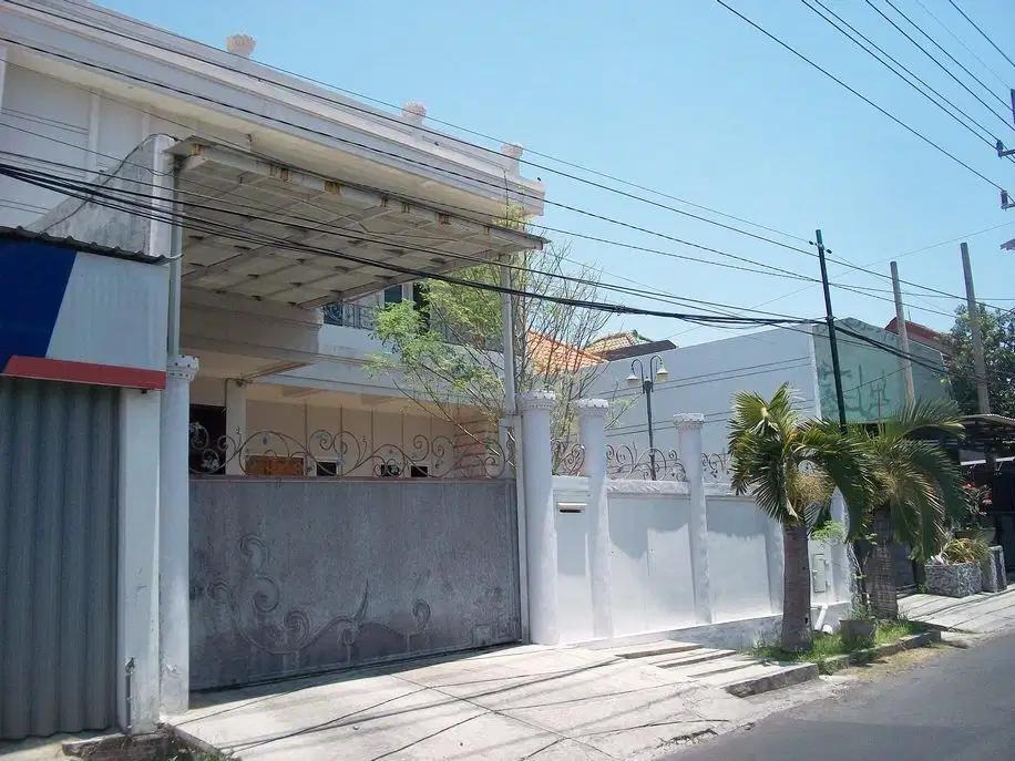 Rumah di Manyar Rejo
