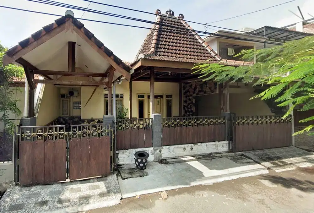 Rumah di Manyar Tirtomoyo
