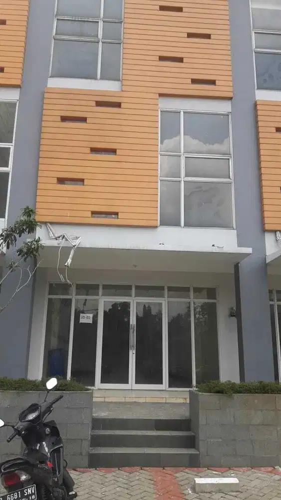Disewakan harga murah ruko di area Cinere Bellevur