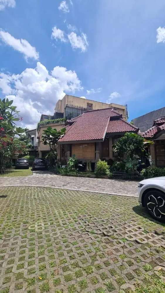 Dijual rumah di Kemang Raya
