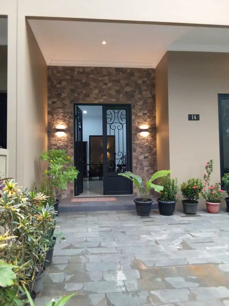 Dijual rumah cantik nempel MRT