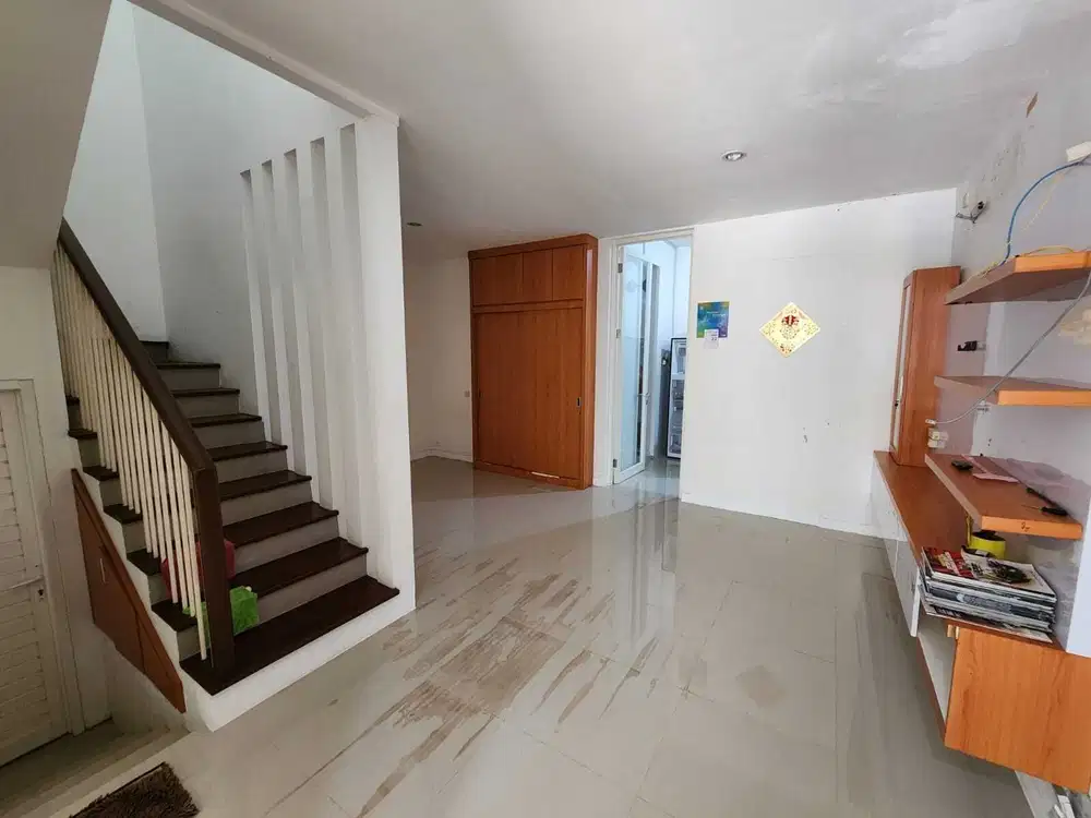 Rumah 2 lantai di citragrand