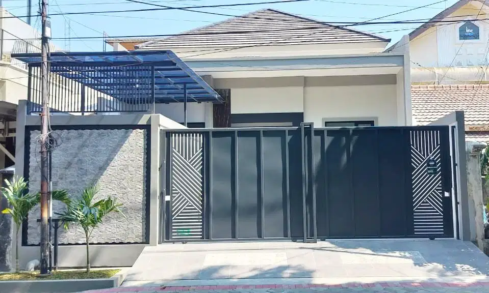 Rumah di Manyar Jaya