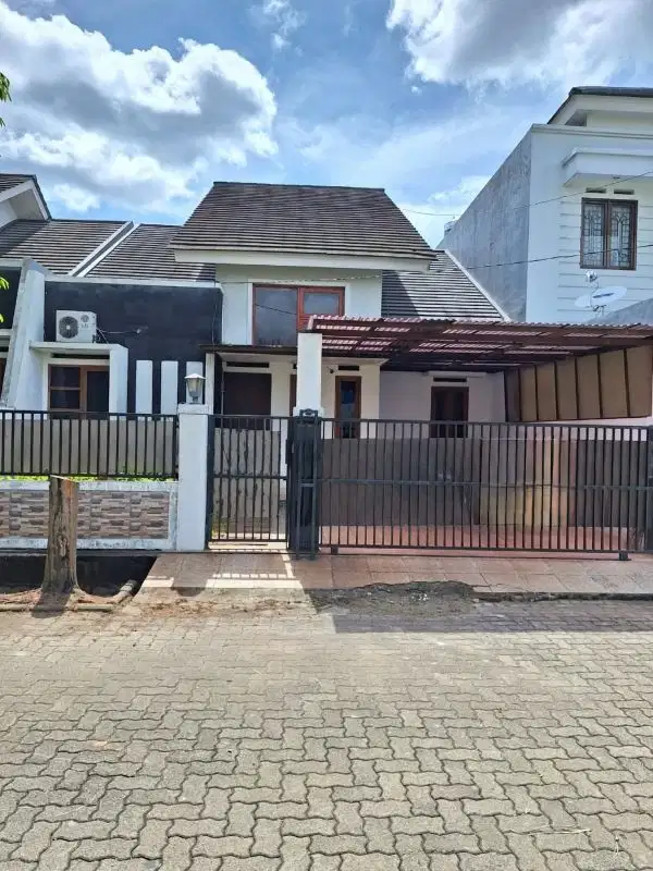 Rumah siap huni dalam cluster di jombang Bintaro