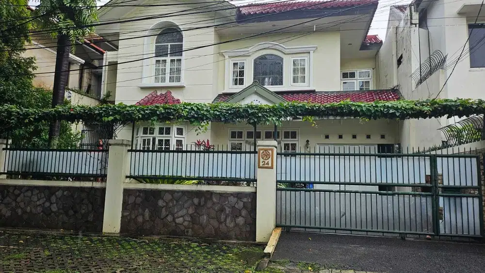 Di Jual Rumah design semi klasik di Kebayoran Baru, Jakarta Selatan
