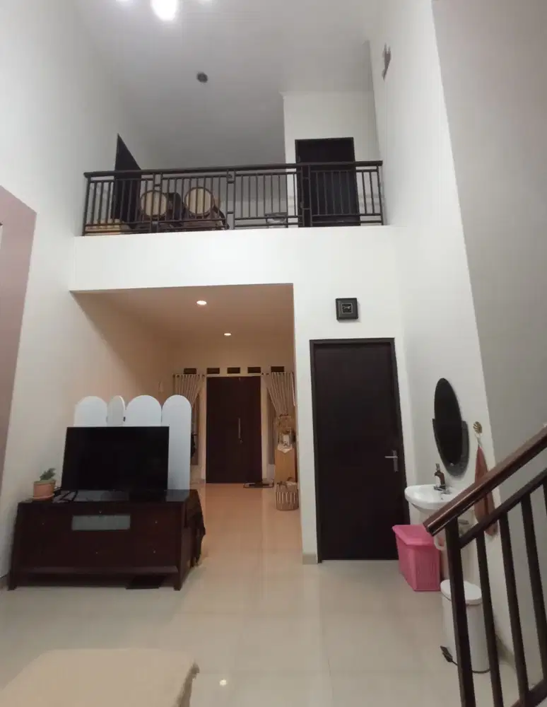 Rumah Renovasi Rapih Lokasi Depan Kencana Loka BSD city