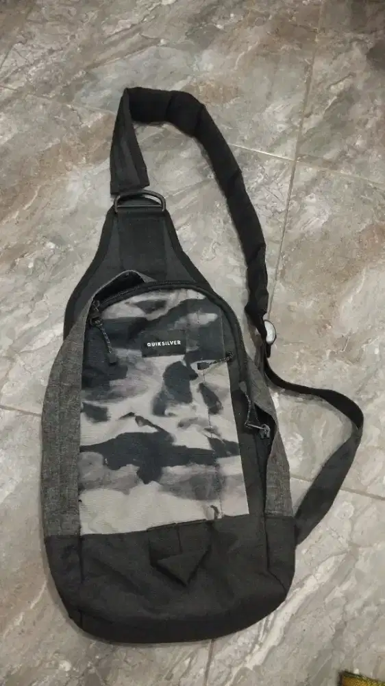 Nego Waras Tas Cross body Quiksilver Original