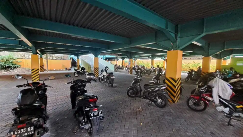 Tanah & Bangunan Lokasi di Kawasan Bisnis Jalan Brigjen Katamso