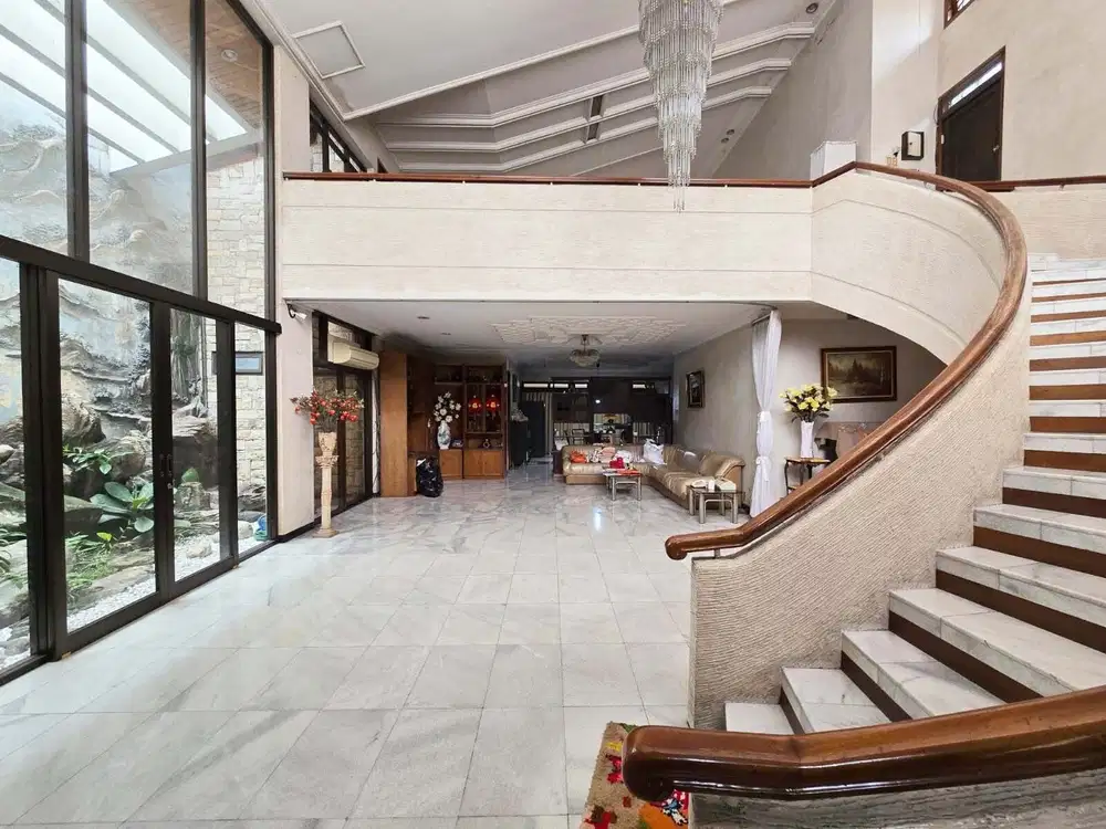 Rumah di Raya Kertajaya Indah dekat Galaxy Mall