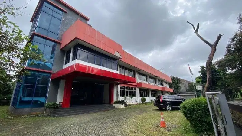 Gedung Kantor 3 Lantai Dengan Tanah Luas Dan Strategis Di Kalibata