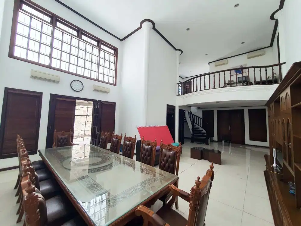 Rumah di Raya Dharmahusada Indah