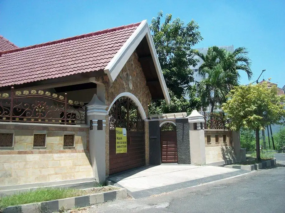 Rumah di Nginden Intan Barat - NAN