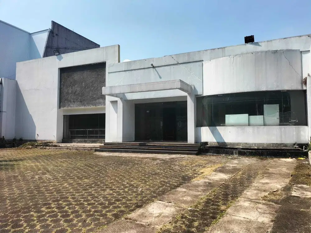 Gedung usaha,kantor,cafe,dealer, padel Mainroad Setiabudi Bandung Kota