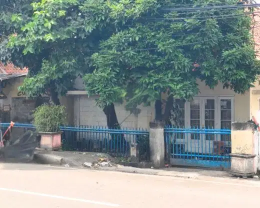 Dijual Rumah Tua Hitung Tanah di Jalan Raya Bogor - Harga di bawah NJOP!