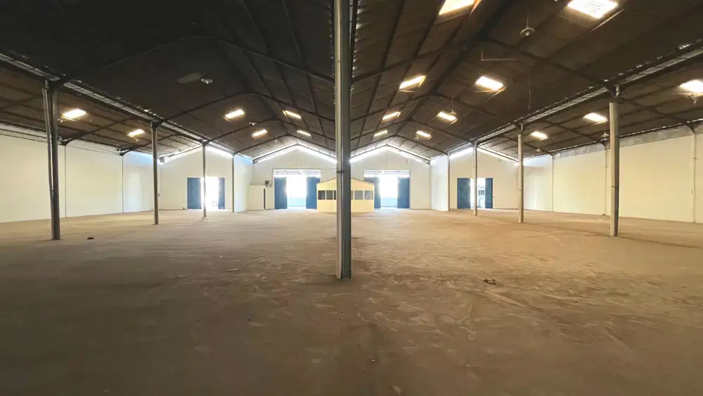 Gudang Siap Pakai Kebomas Dekat Tol