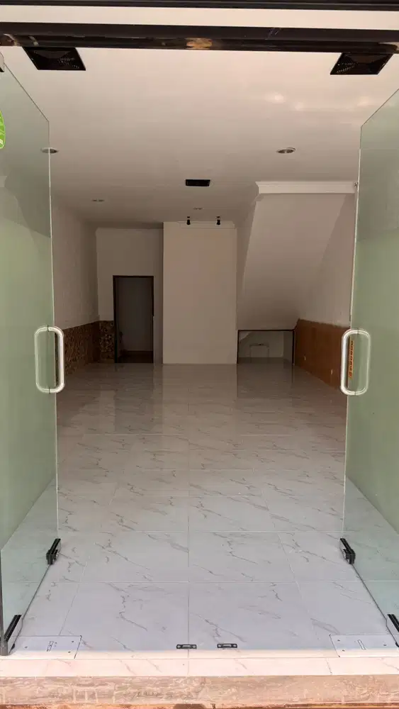Disewakan Ruko Rapi 2 Lantai Renovasi