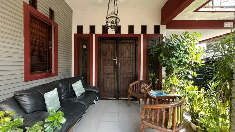 Rumah Hook dekat Stasiun Tebet cocok untuk Rumah Kost