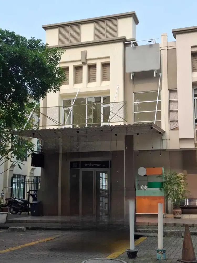 Ruko 2 Lantai Hadap Danau di Kawasan BSD City