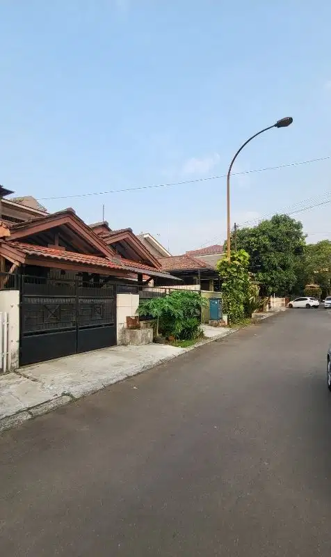 Rumah Full Renov di BSD Kencana Loka Dekat Sekolah